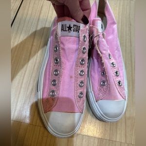 Pink low top converse slip ons size women’s 8 nwt defects